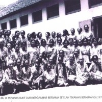 gerwani-detainees-1972 prisonières gerwani dans les camps de contration de la dictature de Soeharto