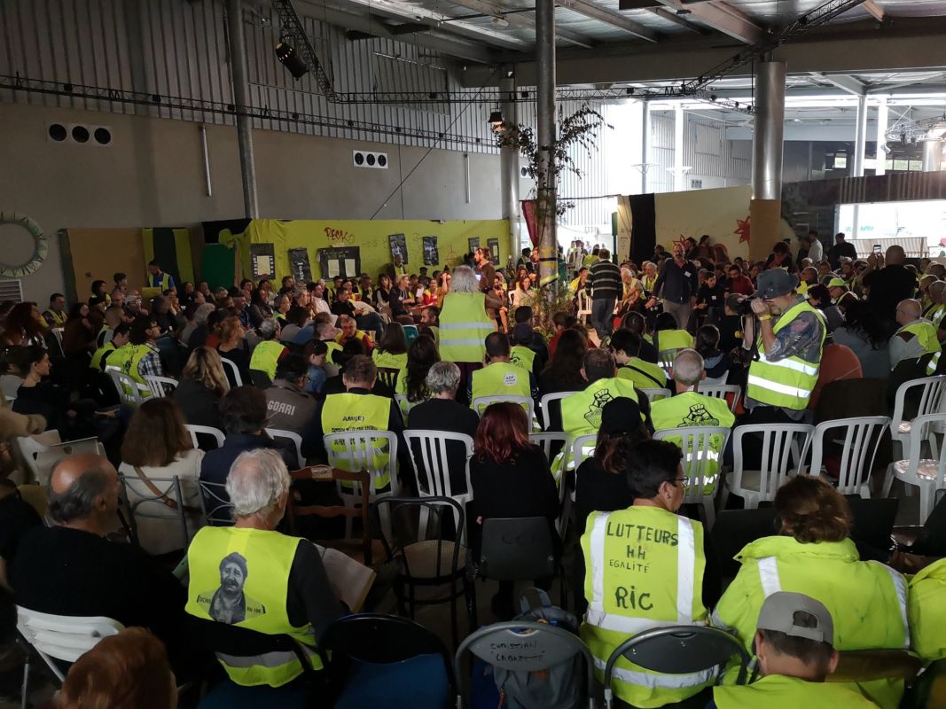 Les Gilets Jaunes Votent Pour La Grève Générale Du 5