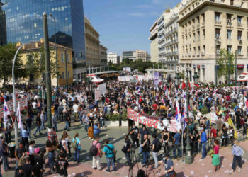 L’euro-gouvernement d’Athènes imite Hollande-Valls et Macron-Philippe : les travailleurs sont attaqués et leurs droits démantelés !