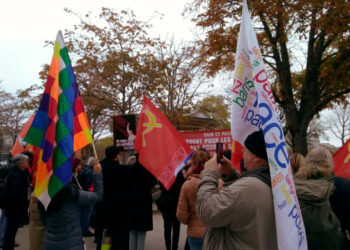 Pain et Paix, l&rsquo;argent pour les salaires pas pour la guerre ni pour les actionnaires. Retour en photos et vidéos sur la manifestation du 11 novembre à Paris.