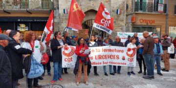 La convergence santé manifeste à Manosque pour défendre l&rsquo;hôpital.