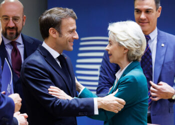 Des luttes populaires monte le mot d&rsquo;ordre « Macron dégage » pour faire place au peuple souverain