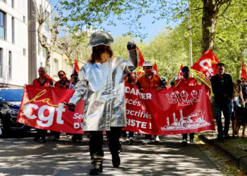 #1er mai 300 000 dans la rue pour la paix, les salaires et l’emploi Le PRCF au côté des ouvriers d&rsquo;ArcellorMittal à Dunkerque
