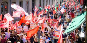 Le Portugal n&rsquo;est pas une province de l&rsquo;UE, mais un pays souverain qui doit définir sa propre voie : avec le PCP manifestation massive pour les salaires, les retraites et la Constitution