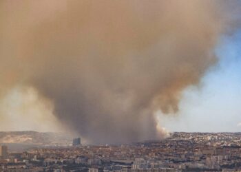 Marseille brûlée ? Le résultat des priorités du gouvernement et de l&rsquo;UE : des blindés pour la gendarmerie, mais pas de canadairs pour nos pompiers !