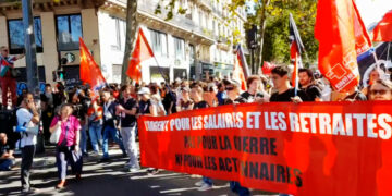 + d&rsquo;1 million dans la rue en grève : Paix, salaires emplois, hopitaux, écoles… Dégageons Macron et le budget de misère et de guerre dicté par l&rsquo;UE OTAN