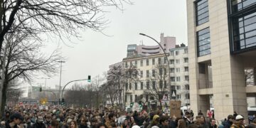 De la salle de classe à la lutte des classes : 50 000 lycéens allemands dans la rue contre le service militaire et le militarisme de l&rsquo;UE-OTAN