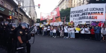 Argentine : grève générale et manifestation contre la destruction du code du travail par le régime d&rsquo;extrême droite de Milei