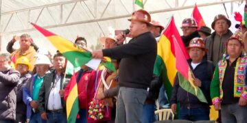 Bolivie en ébullition : manifestations et blocages généraux pour la démission de Rodrigo Paz, persécutions politiques contre Evo Morales
