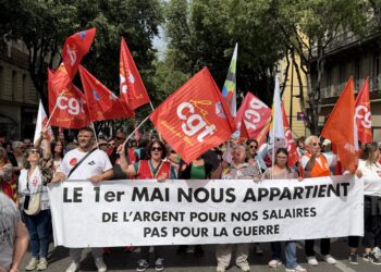 300 000  : Paix, salaires, emplois, liberté et souveraineté des peuples contre les crimes et guerres impérialistes – un 1er mai puissant et revendicatif, le PRCF en action partout en France [Photos, Vidéos]