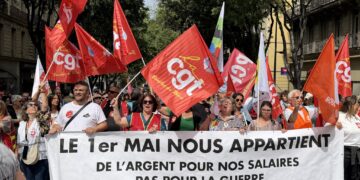 300 000  : Paix, salaires, emplois, liberté et souveraineté des peuples contre les crimes et guerres impérialistes – un 1er mai puissant et revendicatif, le PRCF en action partout en France [Photos, Vidéos]