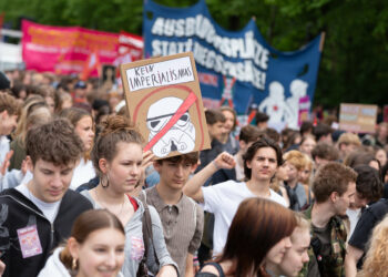 8 mai 2026 : la jeunesse allemande manifeste pour la paix contre le militarisme du régime Merz et de l&rsquo;UE OTAN