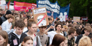 8 mai 2026 : la jeunesse allemande manifeste pour la paix contre le militarisme du régime Merz et de l&rsquo;UE OTAN