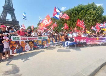 « Cuba socialiste est la digue avancée des peuples libres » – Gilda Landini PRCF [ #Paris manifestation de solidarité avec Cuba #26Julio ]