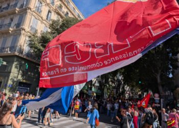 Face au gouvernement de marche à la guerre, de casse des services publics et d&rsquo;euro-austerite, UNION. ACTION DES SALARIÉS ET DE LA JEUNESSE EN LUTTE !